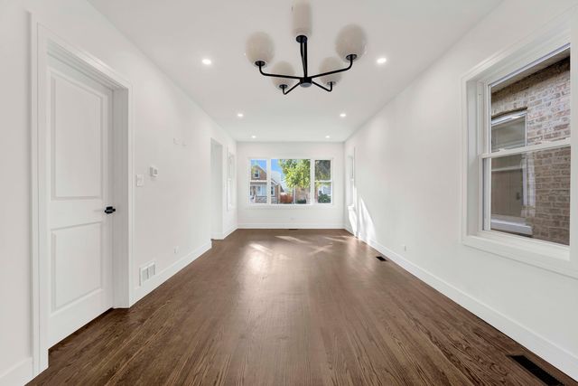 5844 W Leland Avenue, Chicago, IL 60630