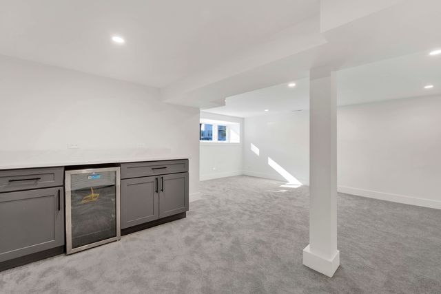 5844 W Leland Avenue, Chicago, IL 60630