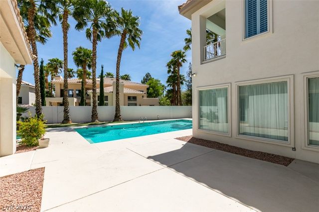 8033 Secret Harbor Court, Las Vegas, NV 89128