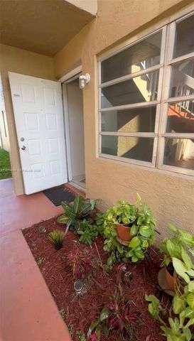 809 Twin Lakes Dr 32-A, Coral Springs, FL 33071