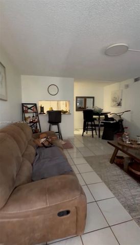 809 Twin Lakes Dr 32-A, Coral Springs, FL 33071