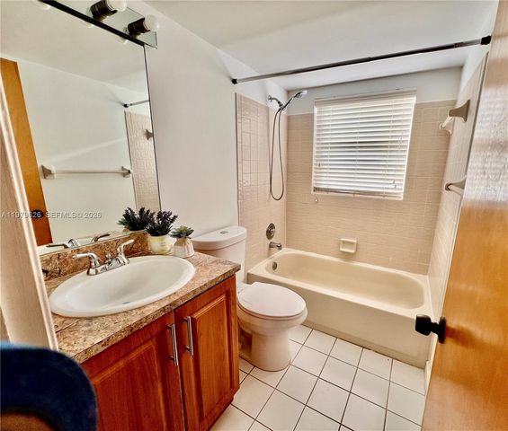 809 Twin Lakes Dr 32-A, Coral Springs, FL 33071