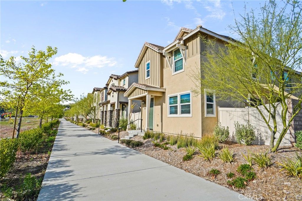 27605 Sawtooth, Canyon Country, CA 91387 — photo 2