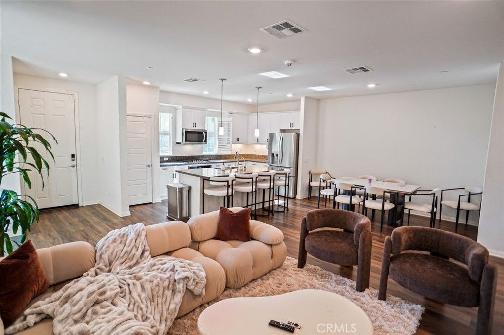 27605 Sawtooth, Canyon Country, CA 91387 — photo 3
