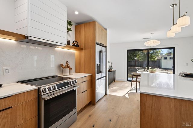 2034 Augustan Ave, Santa Rosa, CA 95404