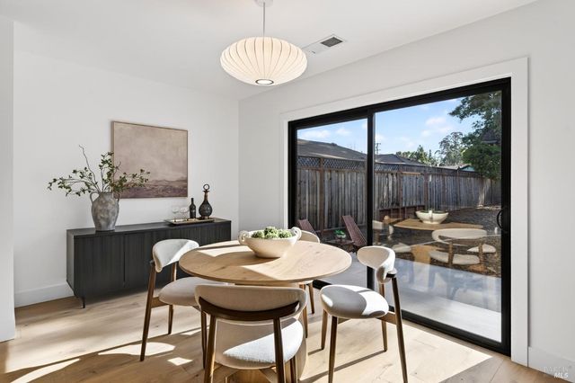 2034 Augustan Ave, Santa Rosa, CA 95404