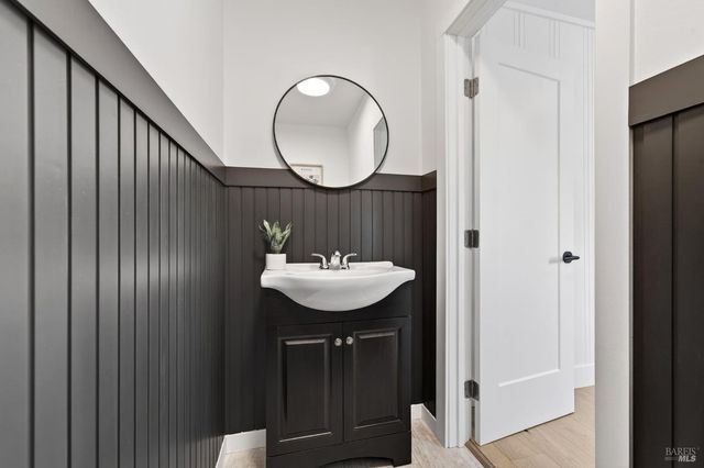 2034 Augustan Ave, Santa Rosa, CA 95404