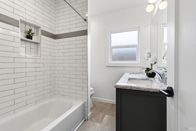 2034 Augustan Ave, Santa Rosa, CA 95404