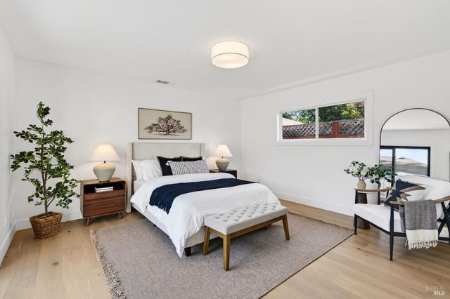 2034 Augustan Ave, Santa Rosa, CA 95404