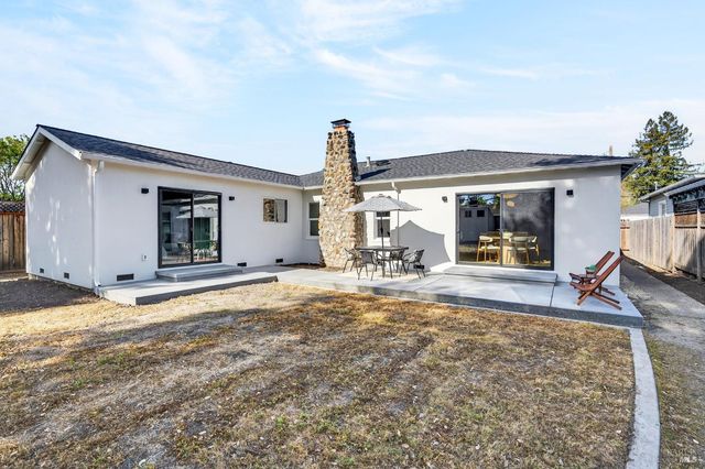 2034 Augustan Ave, Santa Rosa, CA 95404