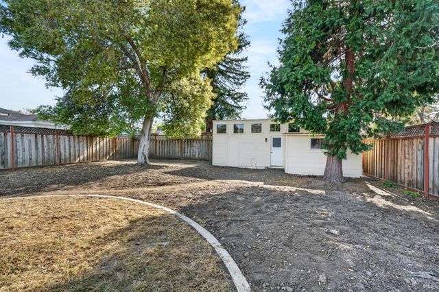 2034 Augustan Ave, Santa Rosa, CA 95404