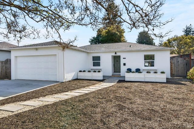 2034 Augustan Ave, Santa Rosa, CA 95404