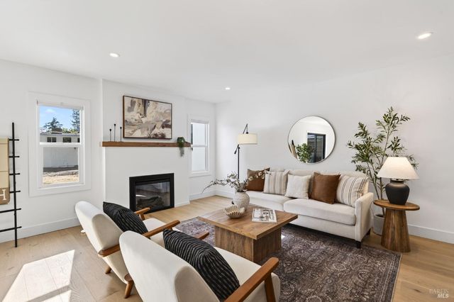 2034 Augustan Ave, Santa Rosa, CA 95404