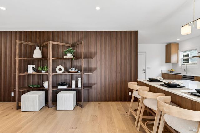 2034 Augustan Ave, Santa Rosa, CA 95404