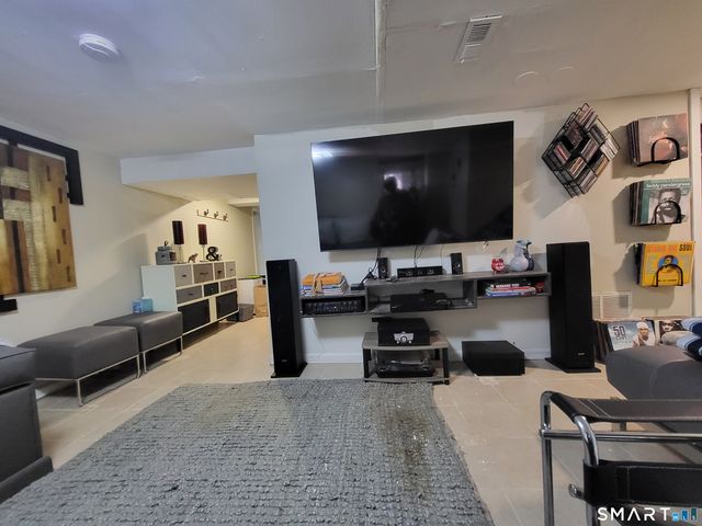 110 Darby Street, Bloomfield, CT 06002