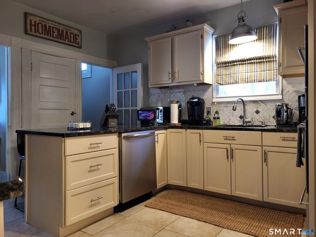 110 Darby Street, Bloomfield, CT 06002