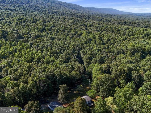 1840 SHADE LN, Berkeley Springs, WV 25411