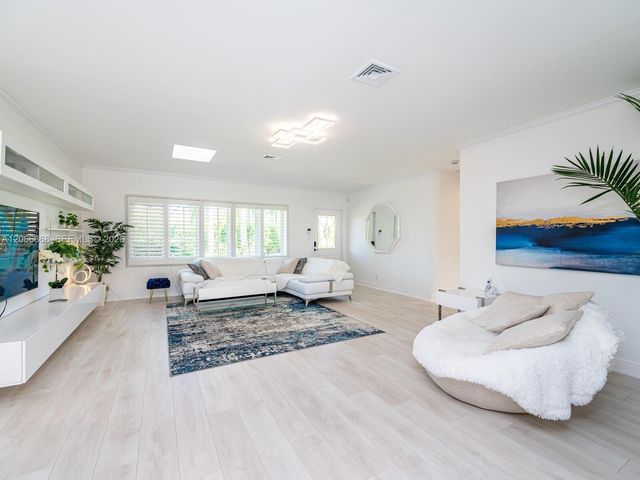 2118 NE 15th Street, Fort Lauderdale, FL 33304