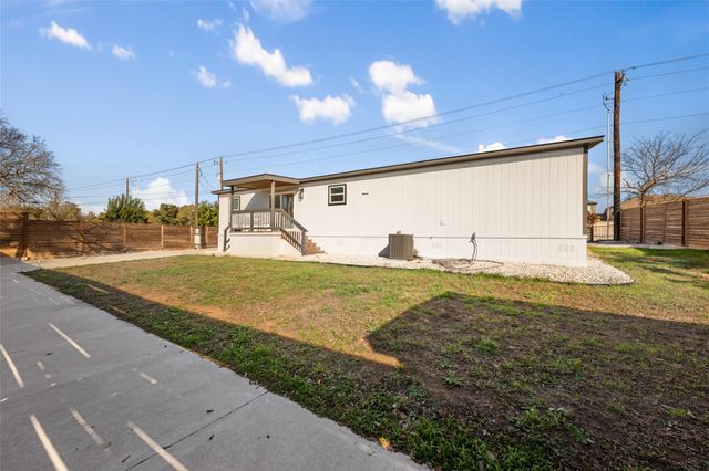 624 S Old Stagecoach RD, Kyle, TX 78640