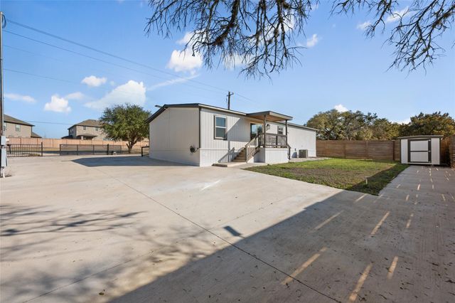 624 S Old Stagecoach RD, Kyle, TX 78640