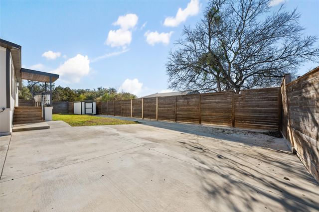 624 S Old Stagecoach RD, Kyle, TX 78640