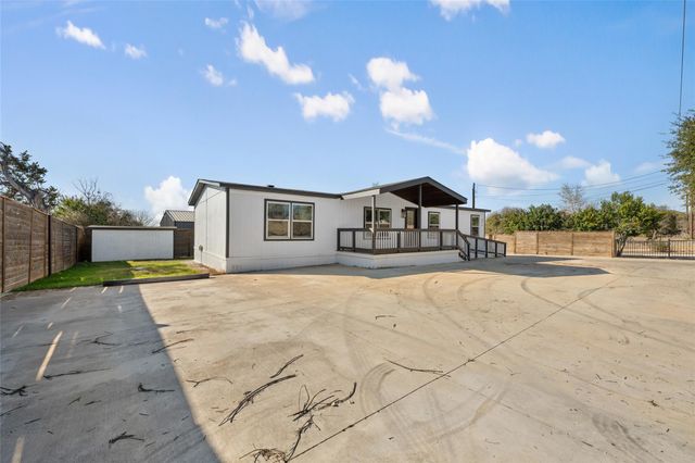 624 S Old Stagecoach RD, Kyle, TX 78640