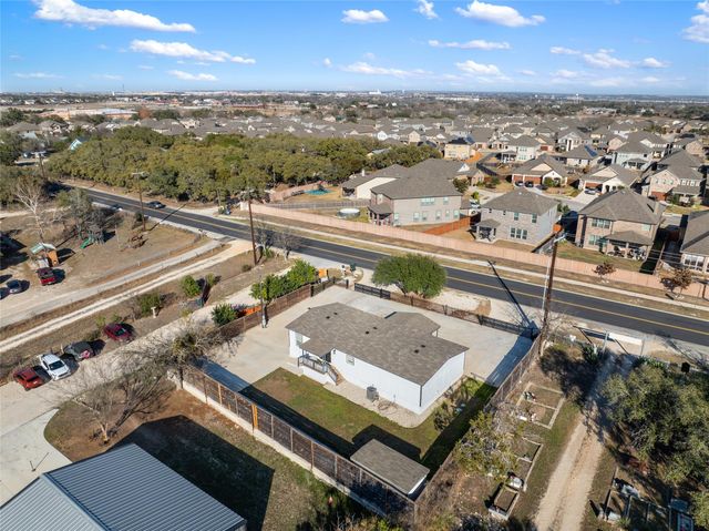 624 S Old Stagecoach RD, Kyle, TX 78640