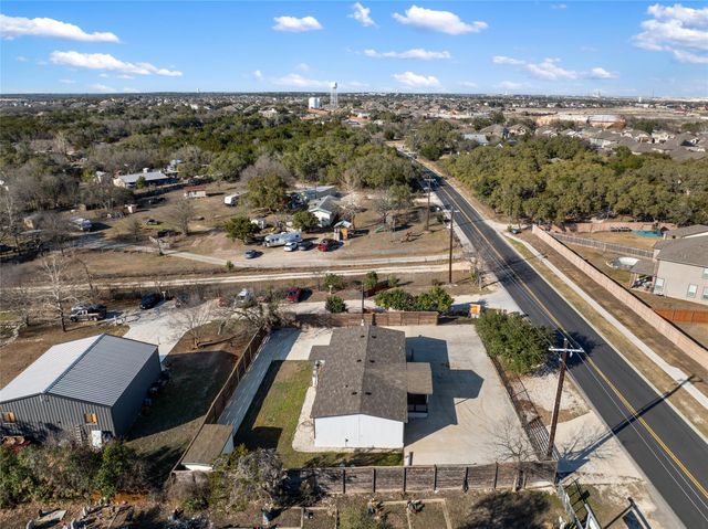 624 S Old Stagecoach RD, Kyle, TX 78640