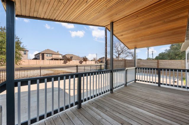 624 S Old Stagecoach RD, Kyle, TX 78640
