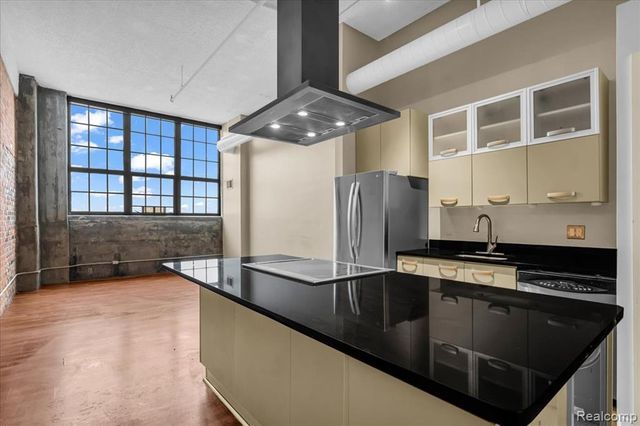 6533 E Jefferson Ave 503, Detroit, MI 48207