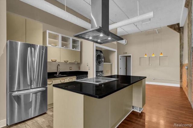 6533 E Jefferson Ave 503, Detroit, MI 48207