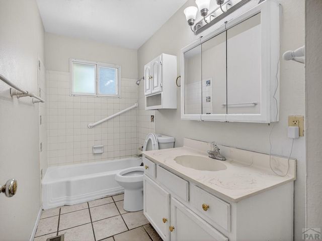 35 MacArthur Rd, Pueblo, CO 81001