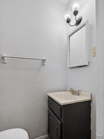 35 MacArthur Rd, Pueblo, CO 81001