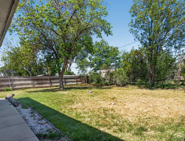 35 MacArthur Rd, Pueblo, CO 81001