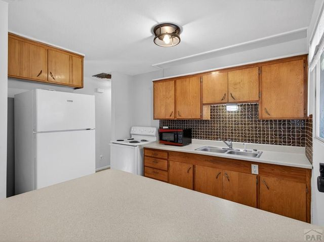 35 MacArthur Rd, Pueblo, CO 81001