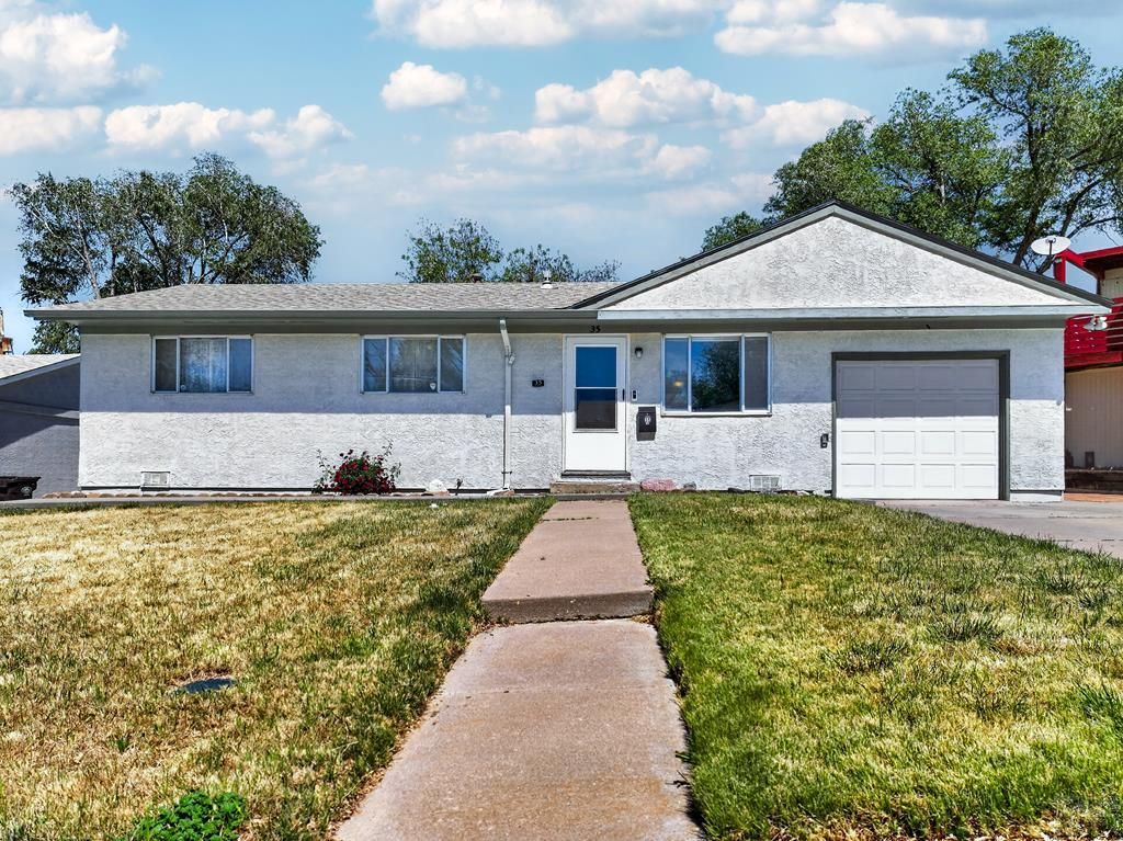 35 MacArthur Rd, Pueblo, CO 81001