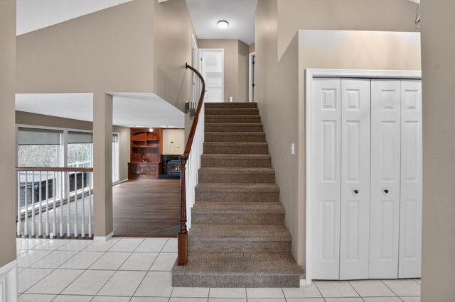 15920 N Glencrest Dr, Spokane, WA 99208