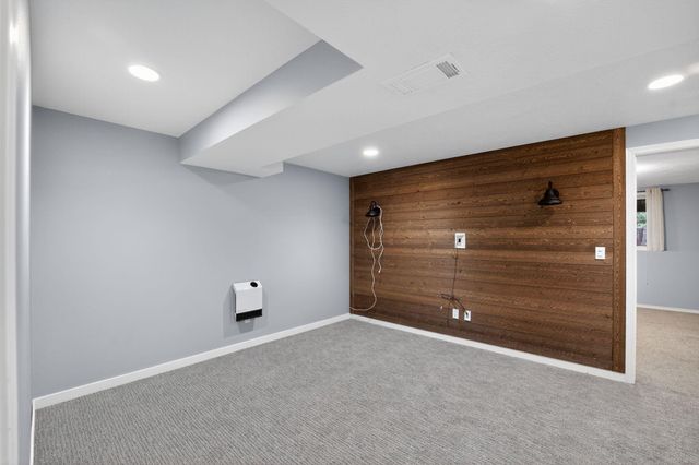 15920 N Glencrest Dr, Spokane, WA 99208