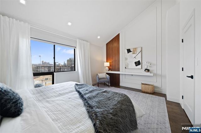 1110 River Road 102, Edgewater, NJ 07020