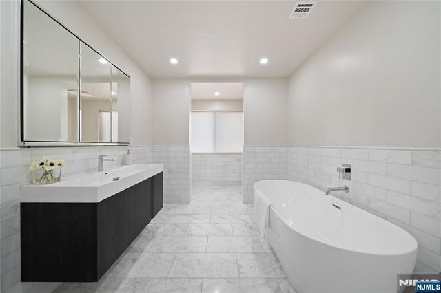 1110 River Road 102, Edgewater, NJ 07020