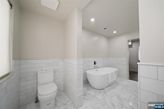 1110 River Road 102, Edgewater, NJ 07020