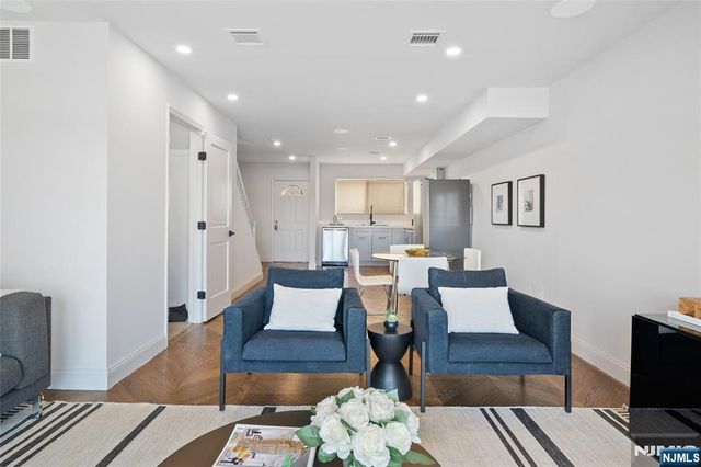 1110 River Road 102, Edgewater, NJ 07020