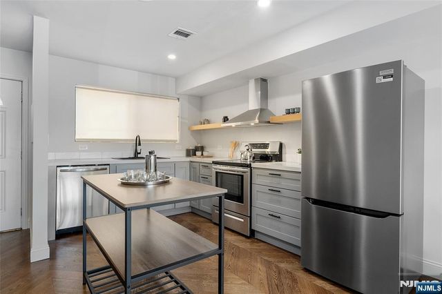 1110 River Road 102, Edgewater, NJ 07020