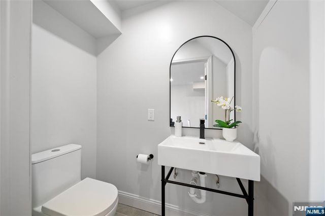 1110 River Road 102, Edgewater, NJ 07020