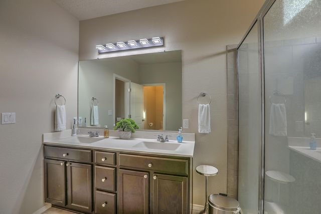 4144 Skyline Loop NE, Rio Rancho, NM 87144