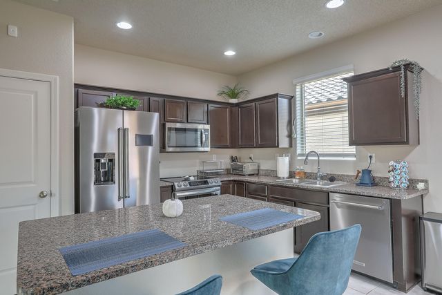 4144 Skyline Loop NE, Rio Rancho, NM 87144