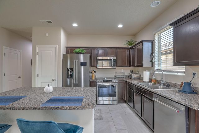 4144 Skyline Loop NE, Rio Rancho, NM 87144