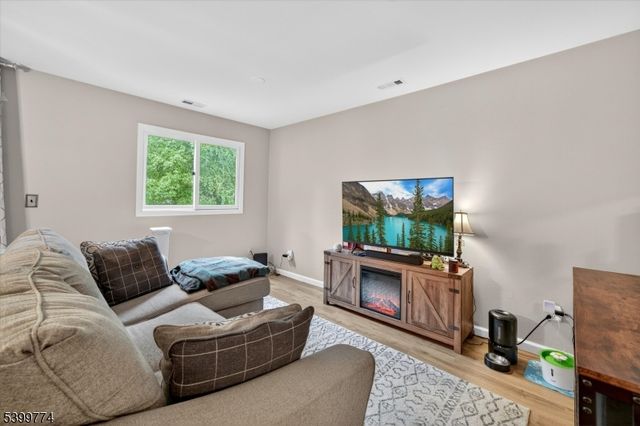 1 Purgatory Ct, Vernon Twp., NJ 07462