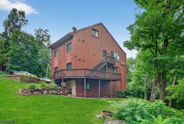 1 Purgatory Ct, Vernon Twp., NJ 07462