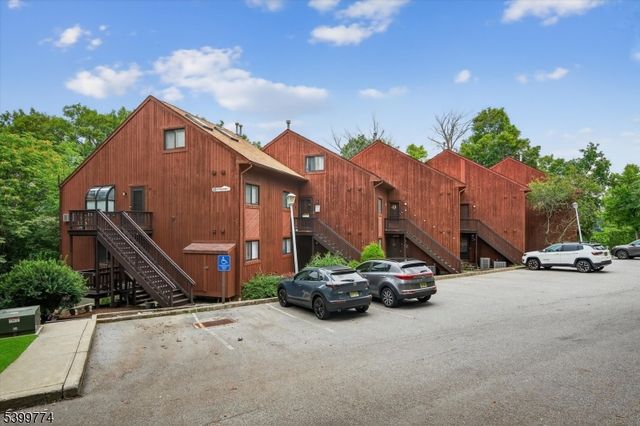 1 Purgatory Ct, Vernon Twp., NJ 07462